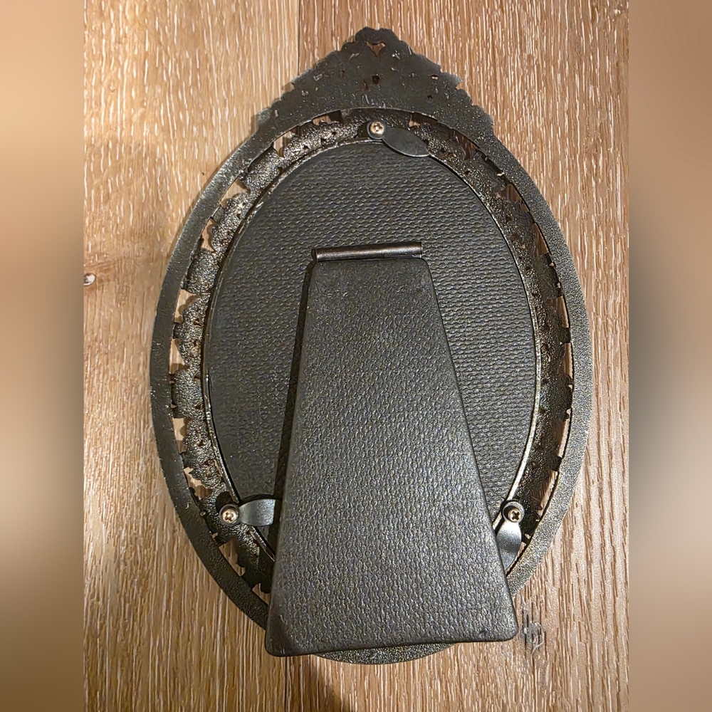 Ornate Silver Oval Photo Frame - Picture 3 of 3